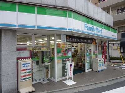 Convenience store. 580m to Family Mart (convenience store)