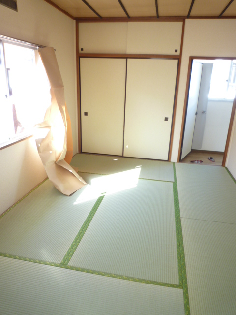 Other room space. Japanese-style room about 6 quires