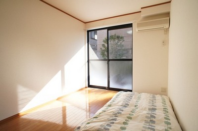 Living and room. Good bright room per yang ☆