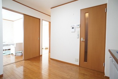 Living and room. Brightly, There is a sense of open ☆