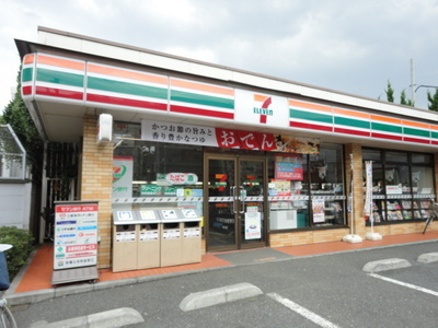 Convenience store. 300m to Seven-Eleven (convenience store)