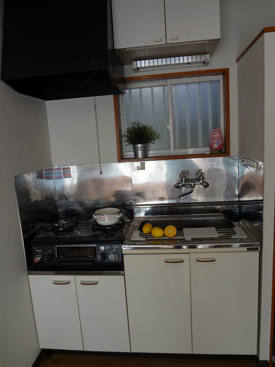 Kitchen. Two-burner gas stove is Installed. 