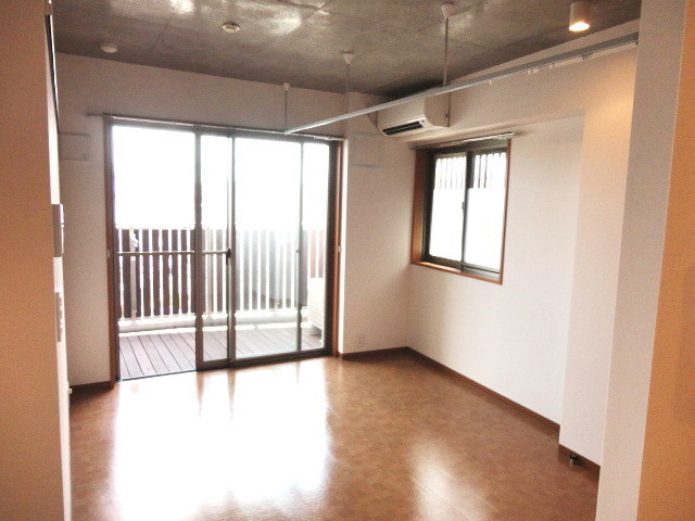 Living and room. Ceiling of concrete Western-style