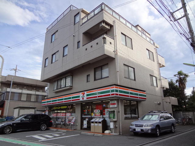 Convenience store. 338m to Seven-Eleven (convenience store)