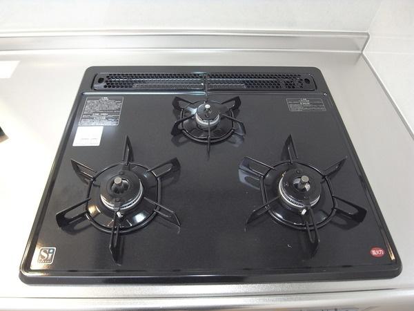 Kitchen. Gas stove 3-neck