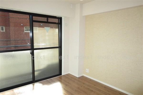 Non-living room. Bright Western-style light pours