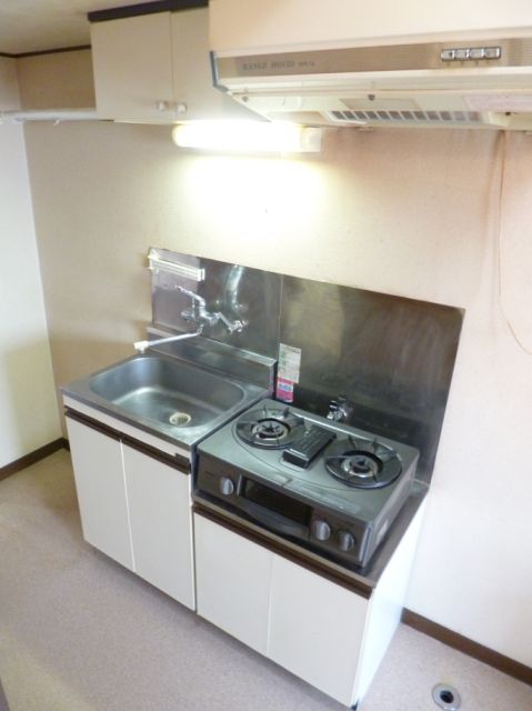 Kitchen. Two-burner stove is installed Allowed.