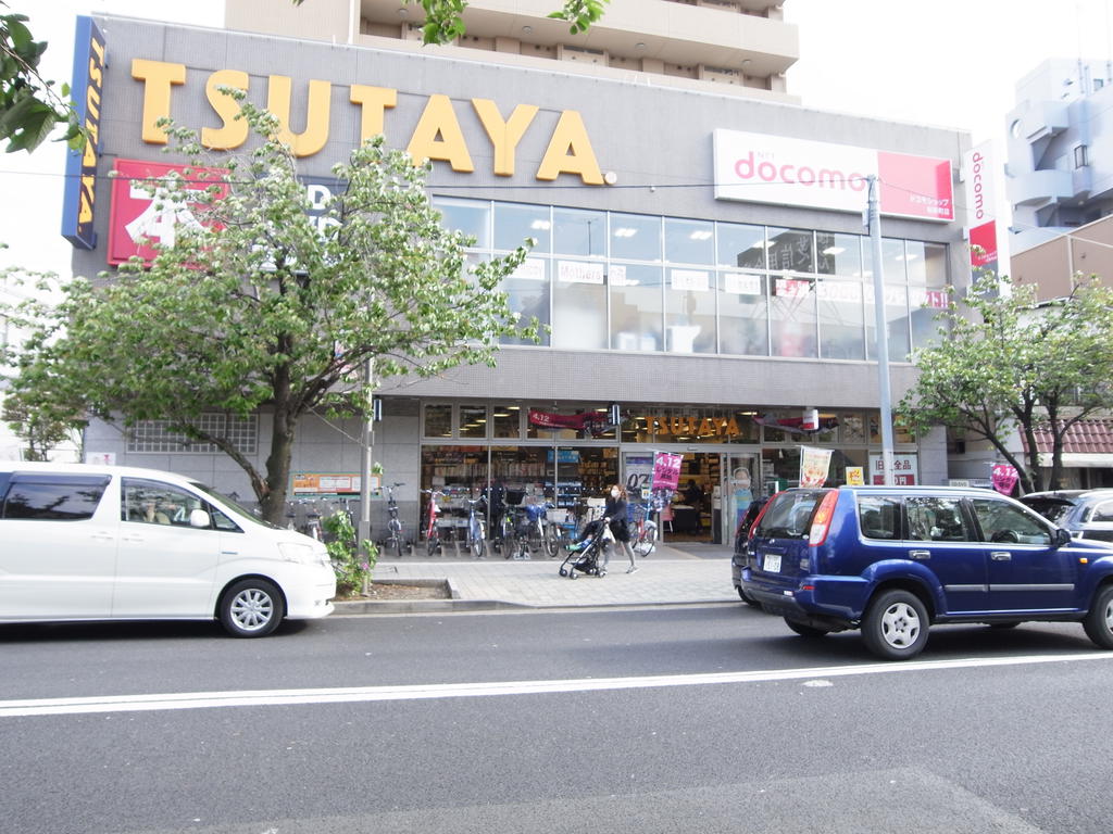 Rental video. TSUTAYA Sakurashinmachi to the store (video rental) 320m