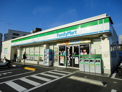 Convenience store. Family Mart (convenience store) to 200m