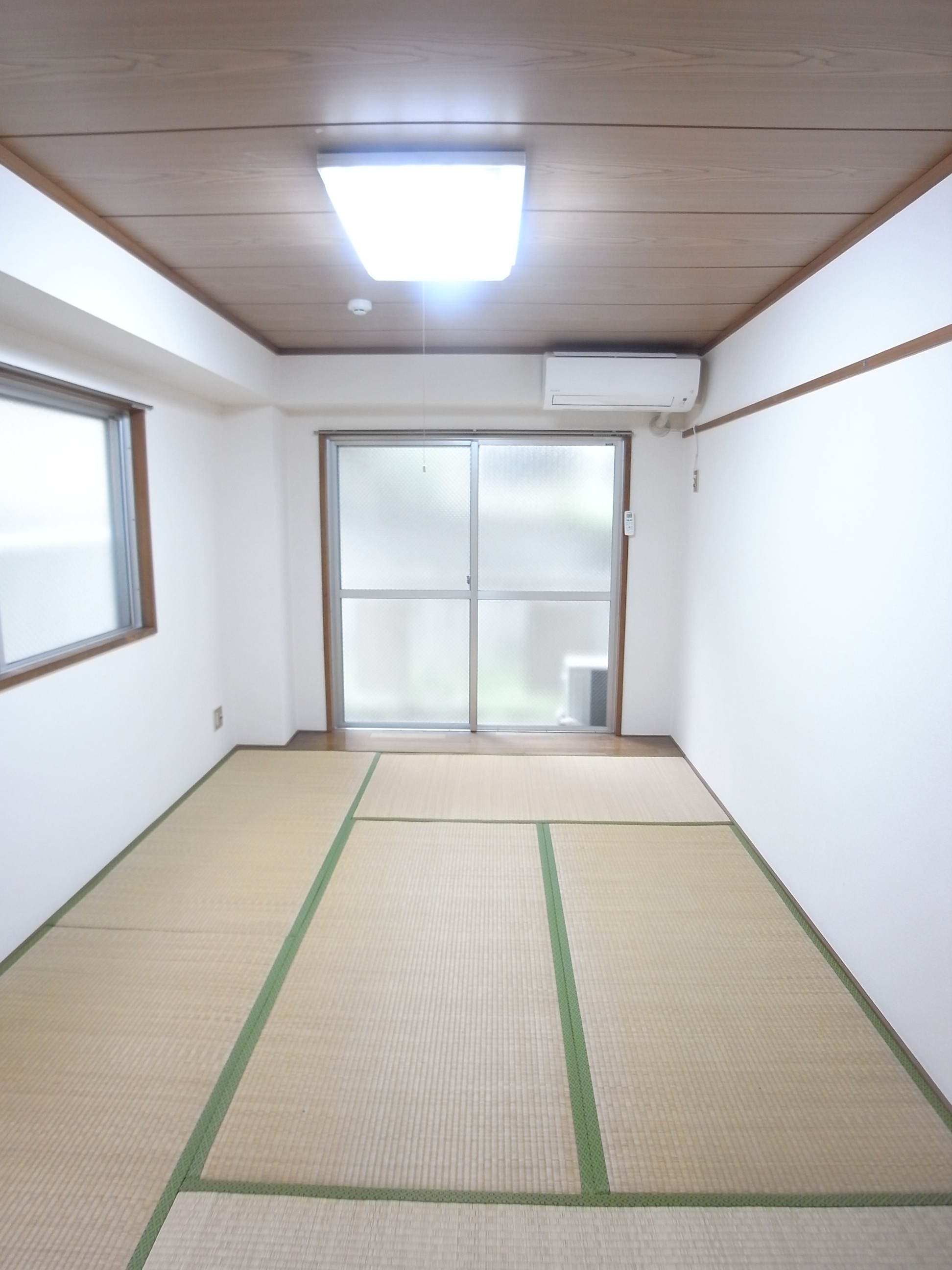 Living and room. Balcony side Japanese-style room 6 tatami