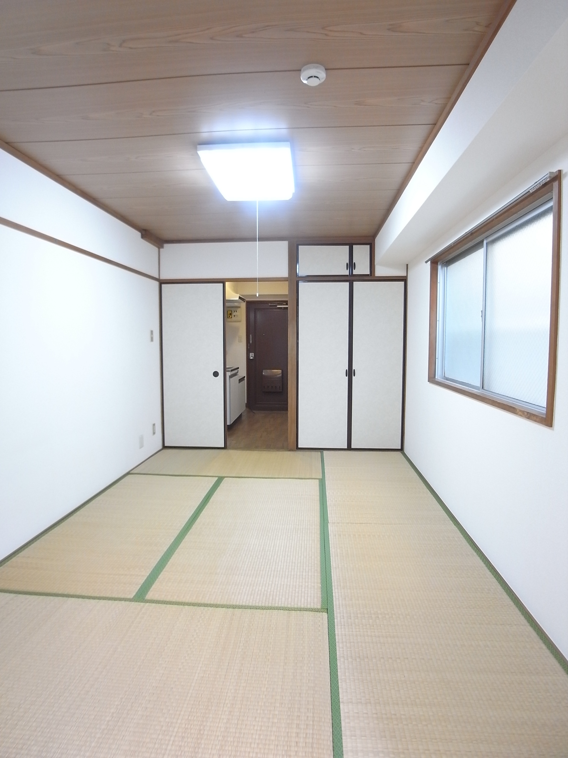 Living and room. Storage side Japanese-style room 6 tatami