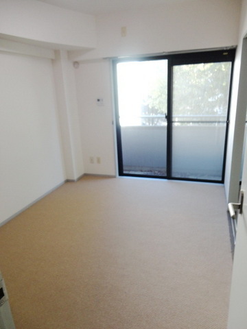 Other room space. Carpet specification