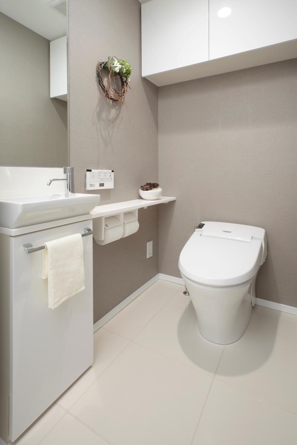 Other Equipment. Toilet on the first floor ・ 2 Kaitomo, We established the clean toilet of design in the tankless.  ※ Published photograph of the image photo, In fact the different. 