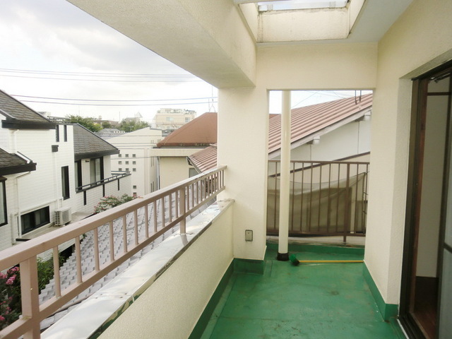 Balcony. Large L-shaped balcony