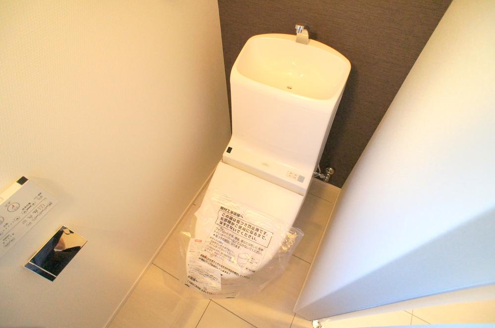 Toilet. Indoor (12 May 2013) Shooting