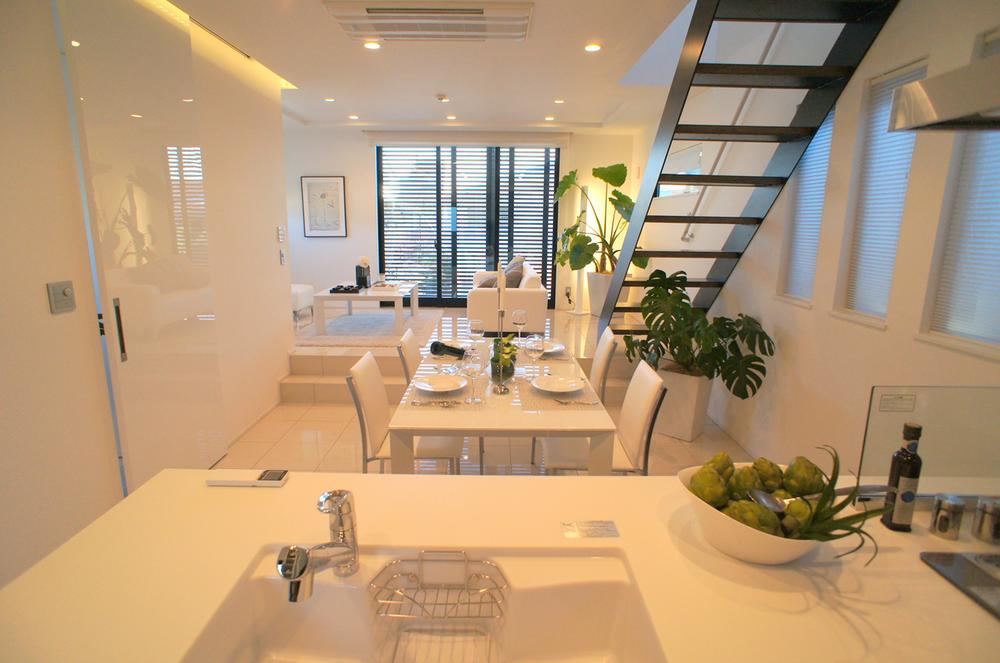 Kitchen. Indoor (12 May 2013) Shooting In face-to-face kitchen, Guests can also enjoy a reunion with family while cooking.