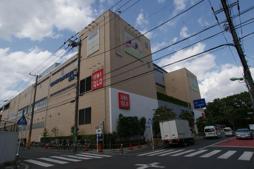 Shopping centre. 1290m to UNIQLO Setagaya Chitosedai shop