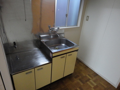 Kitchen. Gas stove can be installed