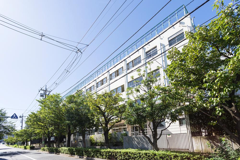 Junior high school. Komazawa 470m until junior high school