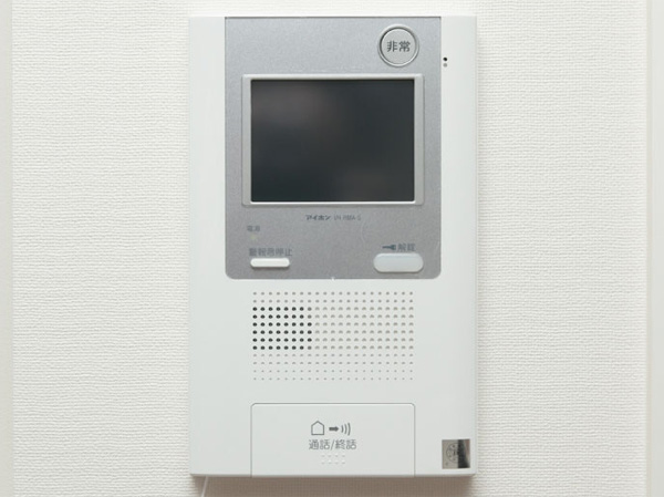 Security.  [Hands-free intercom with security features] In response to the entrance of the auto-lock system, living ・ Installing the intercom with hands-free security features to dining. It will be sure visitors in both the image and sound. Since the hands-free even when the hand is not tied, Comeback is smooth. (Same specifications)