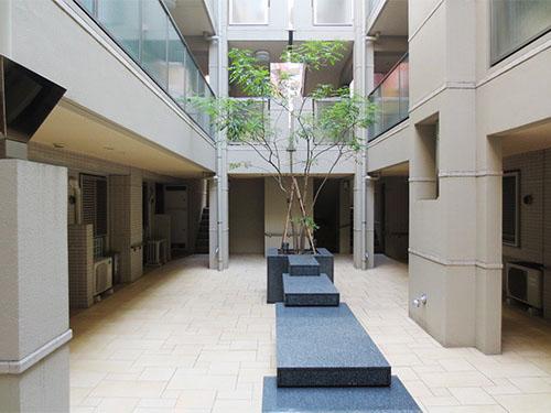 Other common areas. Common area atrium