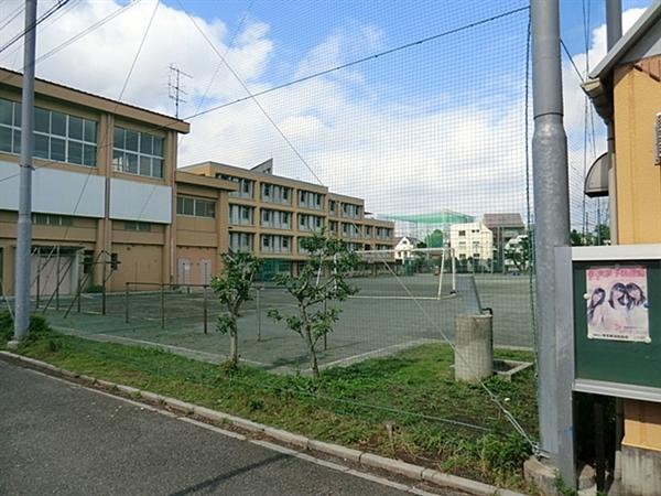 Primary school. Naka until elementary school 540m