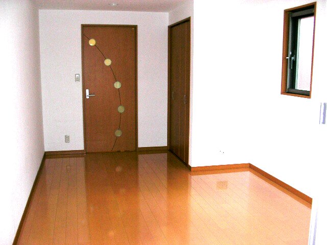 Living and room. Bright 8.8 tatami Western-style