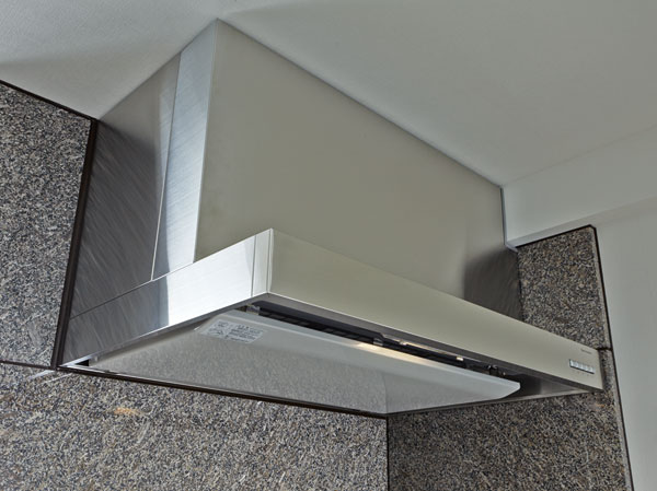 Kitchen.  [Stainless steel range hood] Adopt a rectification Backed stainless range hood to increase the intake efficiency. Strongly discharged smoke and odor, Kept clean and the kitchen of the environment.
