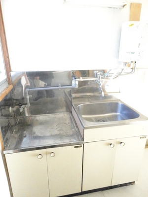 Kitchen.  ☆ Two-burner stove can you installation