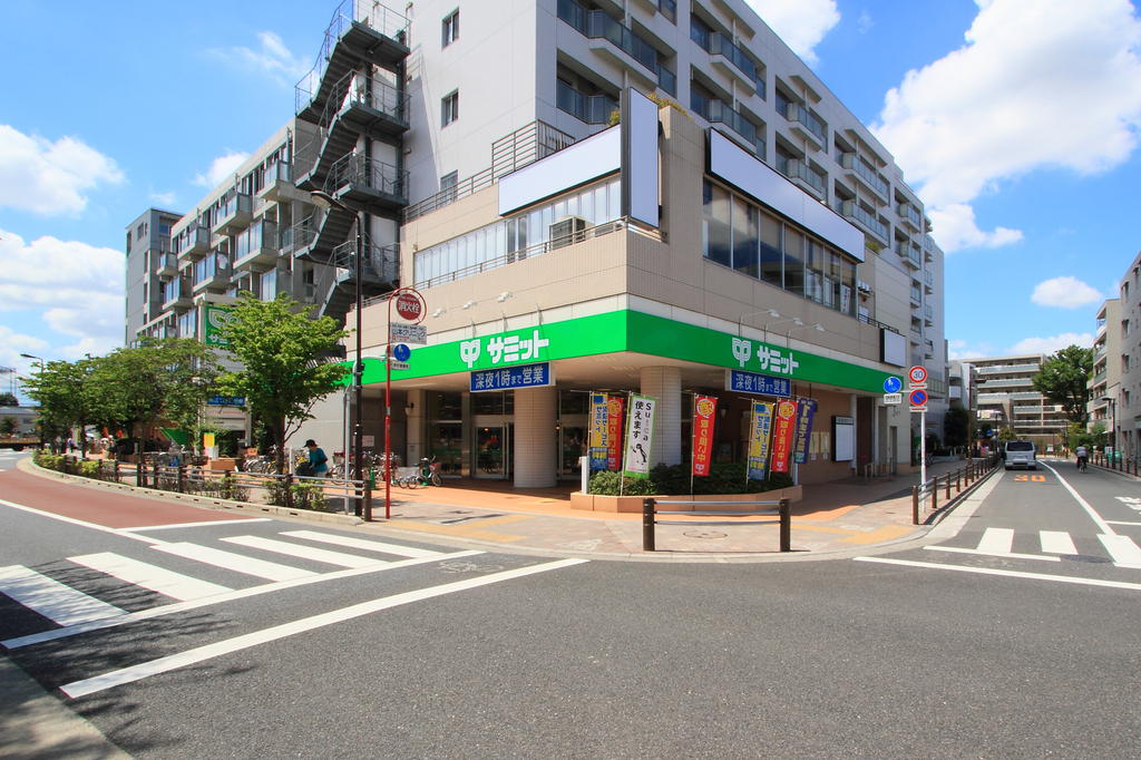 Supermarket. 139m until the Summit store Roka Park Station store (Super)