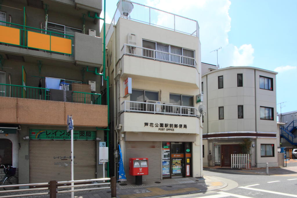 post office. Roka park station station to the (post office) 116m