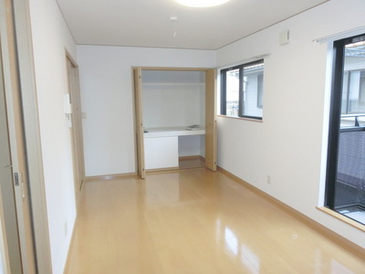 Other room space. Spacious Western-style 9 tatami rooms