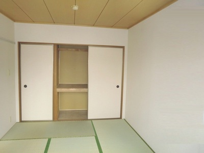 Other room space. Is a Japanese-style room 6 quires of Calm