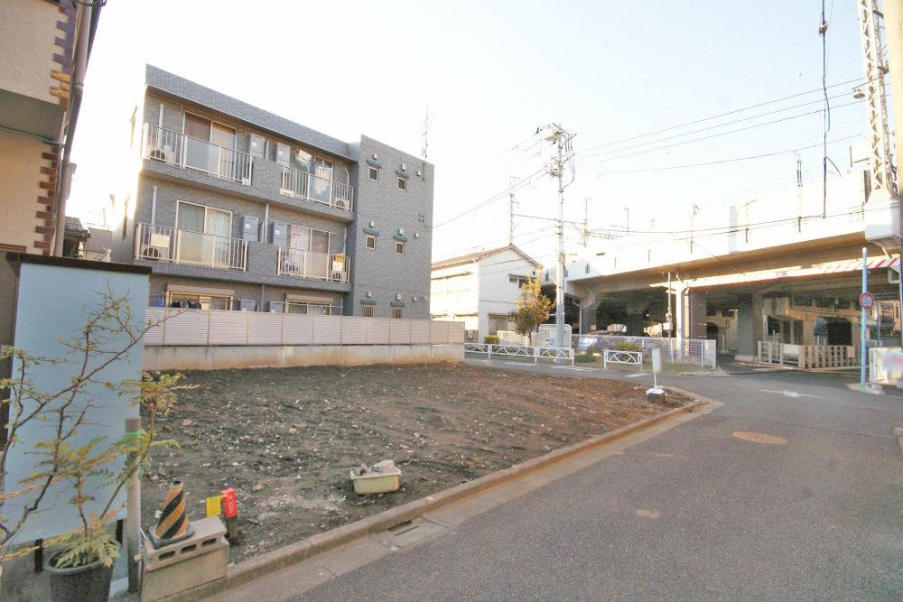 Local photos, including front road. It has taken toward this land from the southeast side of the local. 