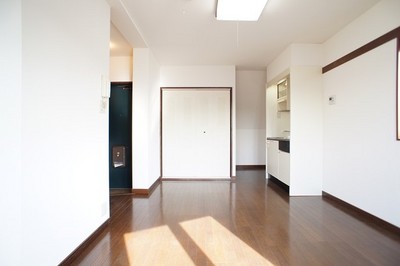 Living and room. Good bright room per yang ☆