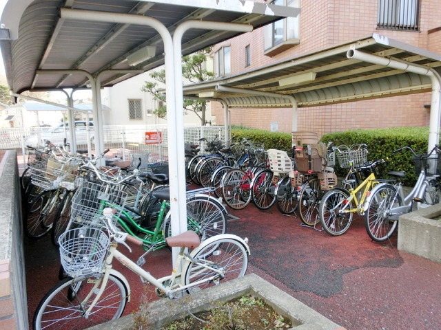 Other common areas. It is a bicycle parking space with a roof