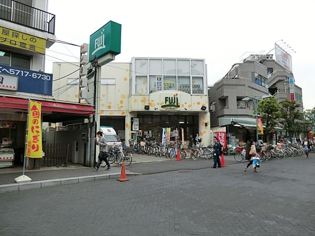 Supermarket. 500m to FUJI Super