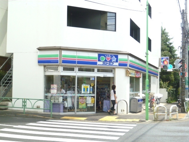 Convenience store. Three F until the (convenience store) 151m