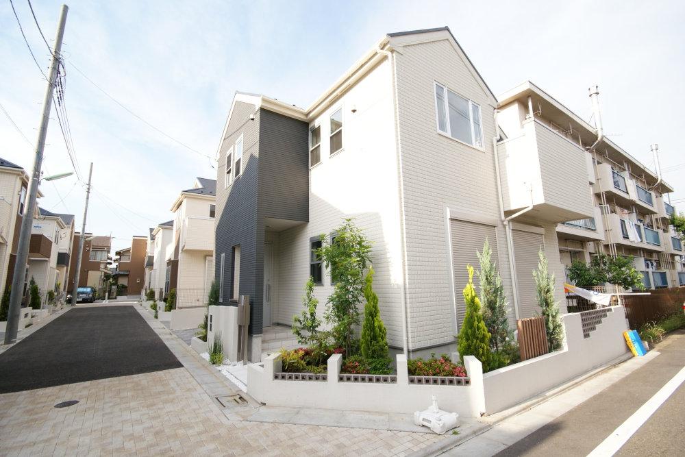 Same specifications photos (appearance). Newly built single-family Setagaya Kasuya 2-chome. The outer wall of the stylish and bright image. (Construction cases) there is also available in close to possible preview of construction cases so please feel free to contact us.