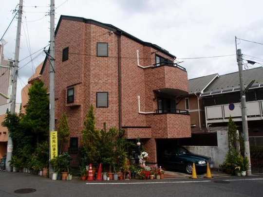 Local appearance photo. Odawara Line Odakyu "Seijogakuen before" is a single-family nestled in the location of the station 3-minute walk. (Building outside