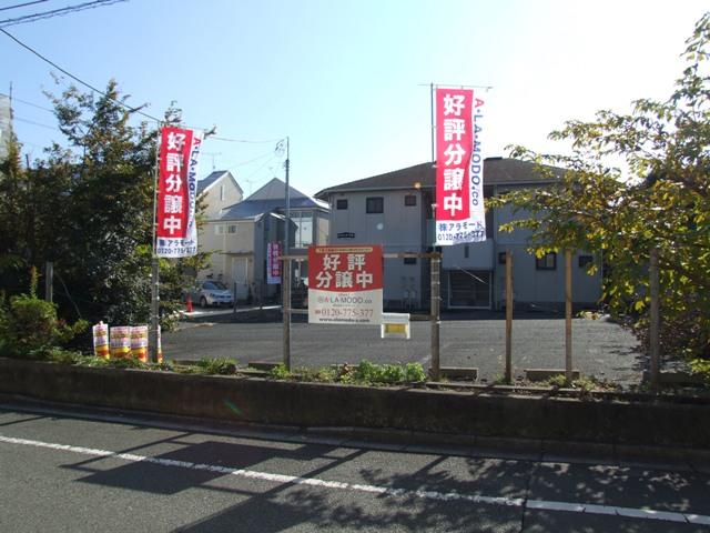 The surroundings are residential low-rise buildings lined ☆ 