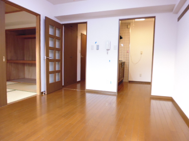 Living and room. The left side is Japanese-style room, The right is the kitchen