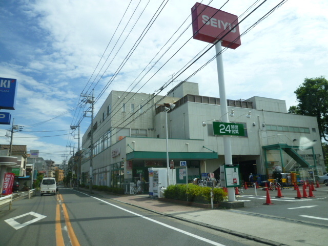 Supermarket. Seiyu to (super) 430m