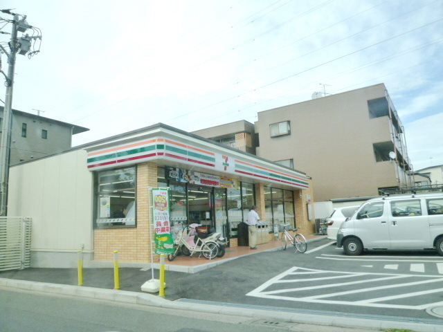 Convenience store. 470m to Seven-Eleven (convenience store)