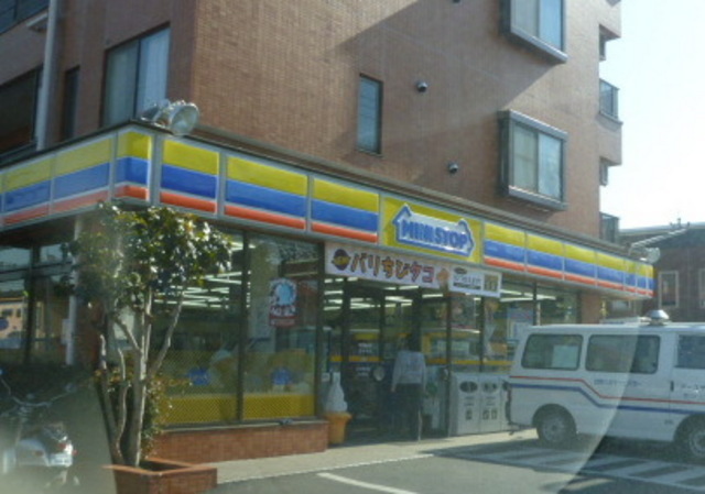 Convenience store. MINISTOP up (convenience store) 290m