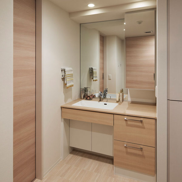 Bathing-wash room.  [Bathroom vanity] Vanity was the Mrs. of the voice in shape "Dresser II". design ・ In vanity was to enrich the function, It will produce the comfortable amenities scene every day. (78-K type)