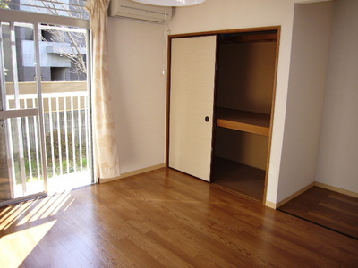 Living and room. Of moist and calm atmosphere Western-style. You can also use the To spacious storage. 