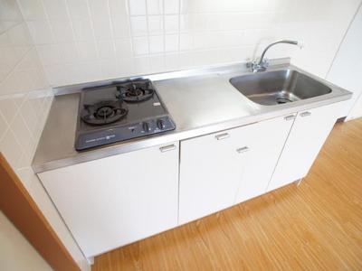 Kitchen. 2-neck with gas stove