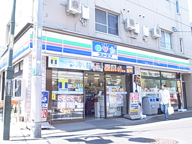 Convenience store. Three F Higashimatsubara Station store up to (convenience store) 257m