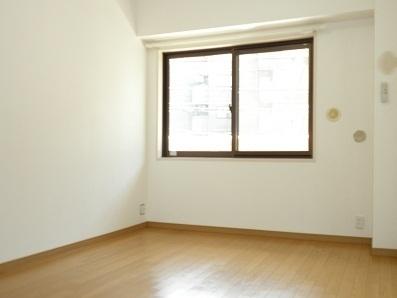 Other room space.  ■ Spacious Western-style